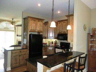 15821 W 62nd St, Shawnee, KS 66217