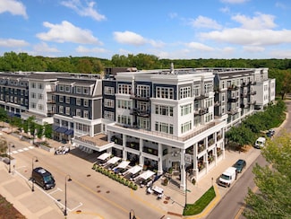 935 Lake St E Unit 211, Wayzata, MN 55391