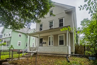 47 Taylor St, Holyoke, MA 01040