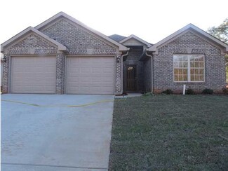 189 Pottery Ln, Moundville, AL 35474