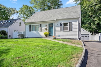 45 Coolidge Ave, Stamford, CT 06906