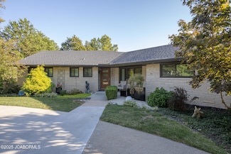 2505 E Schellridge Rd, Jefferson City, MO 65109