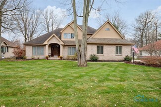9015 Sand Ridge Dr, Holland, OH 43528