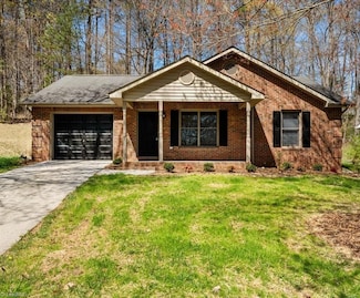 646 Woodland Cir, Asheboro, NC 27203