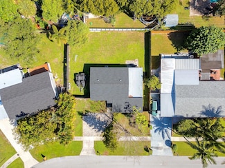 9148 Bamboo Dr, Palm Beach Gardens, FL 33410