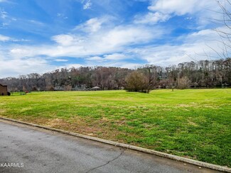 2816 River Island Blvd, Kodak, TN 37764