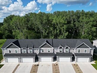 4328 Spruce Creek Dr, Cedar Falls, IA 50613