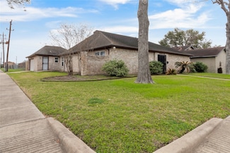 10930 Bob White Dr, Houston, TX 77096