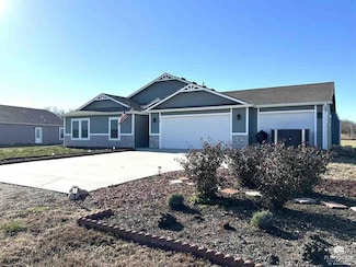 109 Mill Valley St, Alma, KS 66401