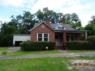 704 Hampton St, Camden, SC 29020