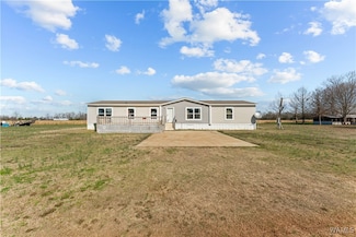 426 Black Walnut Dr, Moundville, AL 35474