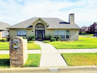 1327 Royal Palm Ln, Carrollton, TX 75007