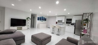 424 Oxford St, Piscataway, NJ 08854