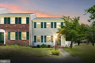 2375 Woodmont Dr, York, PA 17404