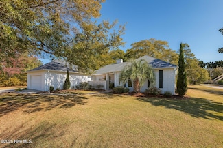 1600 Chip Shot Dr, Morehead City, NC 28557