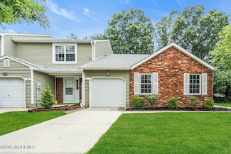 63 Oak Ln, Eatontown, NJ 07724