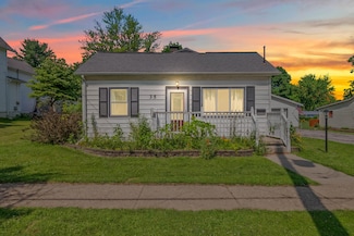 35 Pleasant St, Quincy, MI 49082