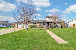 209 E 4th St, Duke, OK 73532