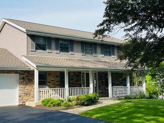 5174 E Nordic Woods Dr, Byron, IL 61010