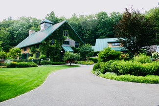30 Walt Kuhn Rd, Cape Neddick, ME 03902
