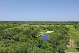000 Cr 7711, Devine, TX 78016