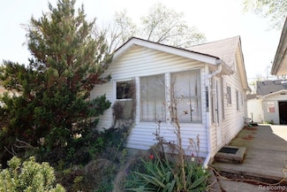 28457 Fairfax St, Southfield, MI 48076