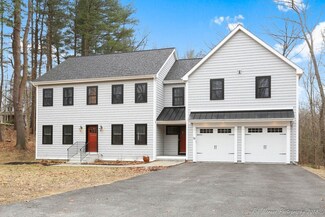 32 Prospect St, West Newbury, MA 01985