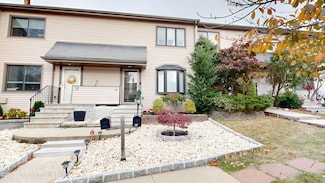 39 Hemlock Ct Unit 152, Staten Island, NY 10309