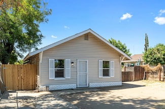 3268 E Pine Ave, Fresno, CA 93703
