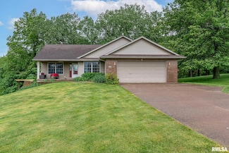 1866 Stagecoach Ln, Muscatine, IA 52761