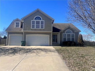 977 Sicklebar Dr, Peculiar, MO 64078