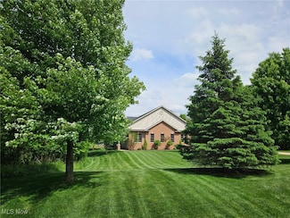 615 Crystal Brooke Dr, Hinckley, OH 44233
