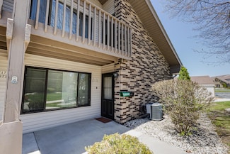 W176N9728 Riversbend Cir E, Germantown, WI 53022