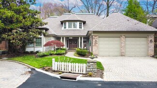 8 Hampton Ln, Cincinnati, OH 45208