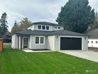 513 S 17th St, Lynden, WA 98264