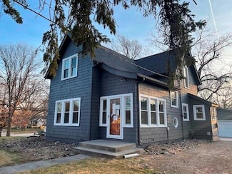 208 N D St, Indianola, IA 50125