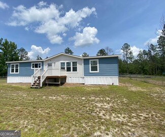 320 Crosby Ln, Hortense, GA 31543