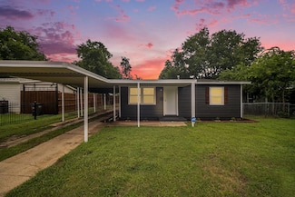5525 Lester Granger Dr, Fort Worth, TX 76112