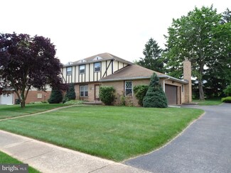 1980 Niagara Ln, York, PA 17408