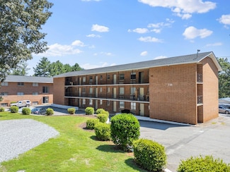 200 Ridgeview Ln Unit 54, Bassett, VA 24055