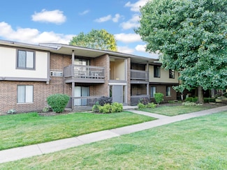 586 Somerset Ln Unit 8, Crystal Lake, IL 60014