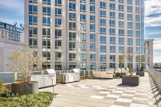 22-44 Jackson Ave Unit 4011, New York City, NY 11101