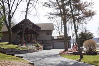 S7296 Thurow Ln, Merrimac, WI 53561