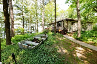 5692 Lakeview Dr, Interlochen, MI 49643