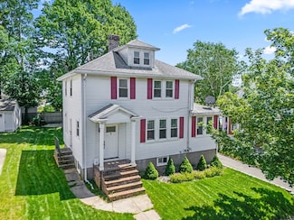 8 Nicholl St, Quincy, MA 02169