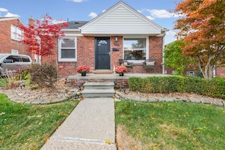 22306 Alger St, Saint Clair Shores, MI 48080