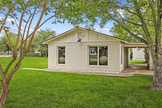 875 E Brenham St, Giddings, TX 78942