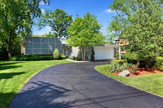 6460 Pontiac Dr, Indian Head Park, IL 60525