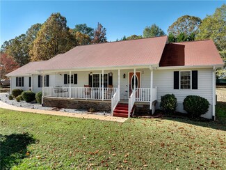 636 Barnes Rd, Seneca, SC 29672