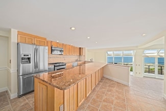 25 Oceanside Dr, Hull, MA 02045